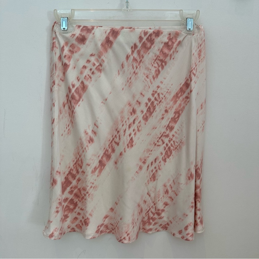 Chic Tie-Dye Mini Skirt in Pink and White